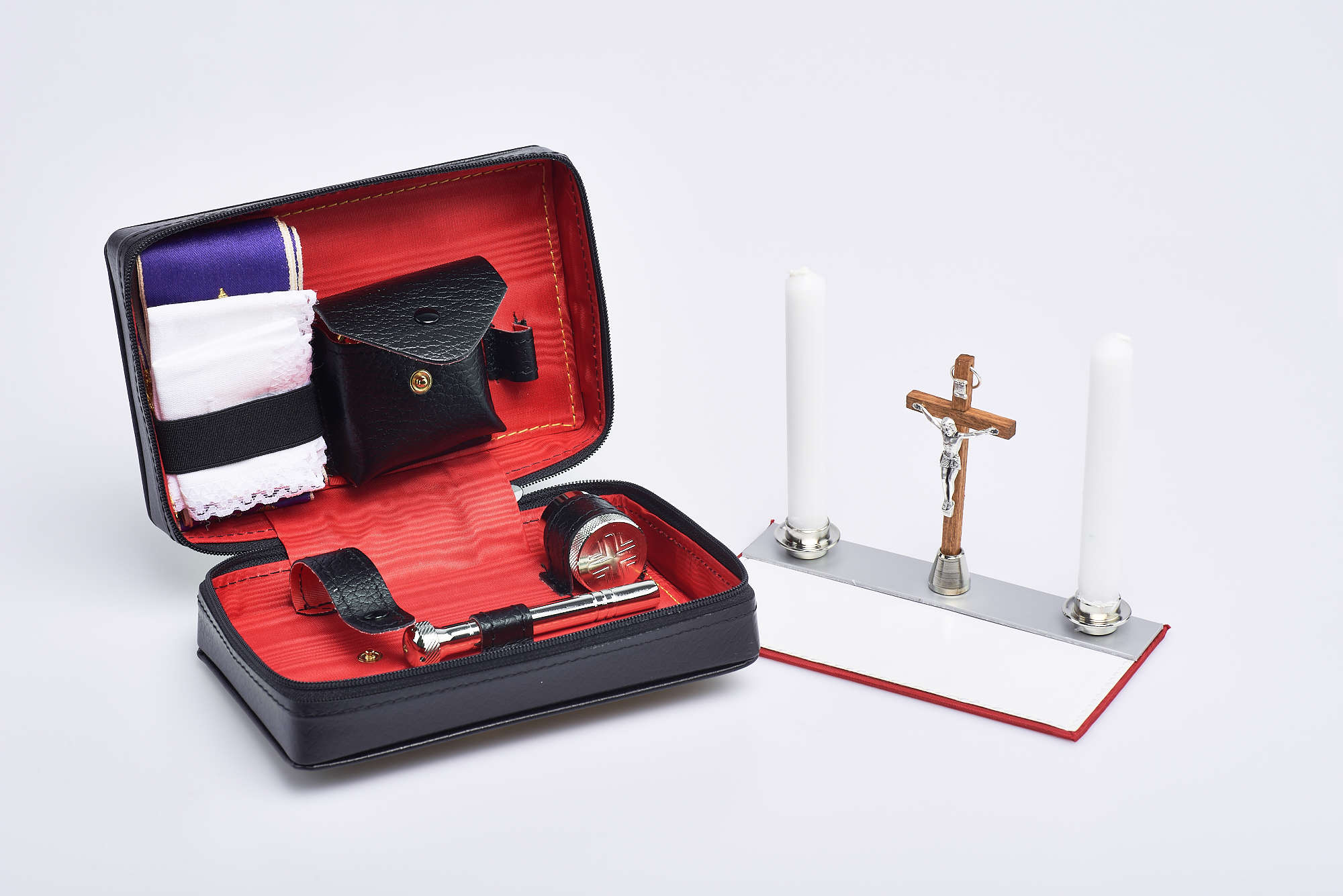 Pelle tipo foca - Portateca estraibile, altarino, Viatici