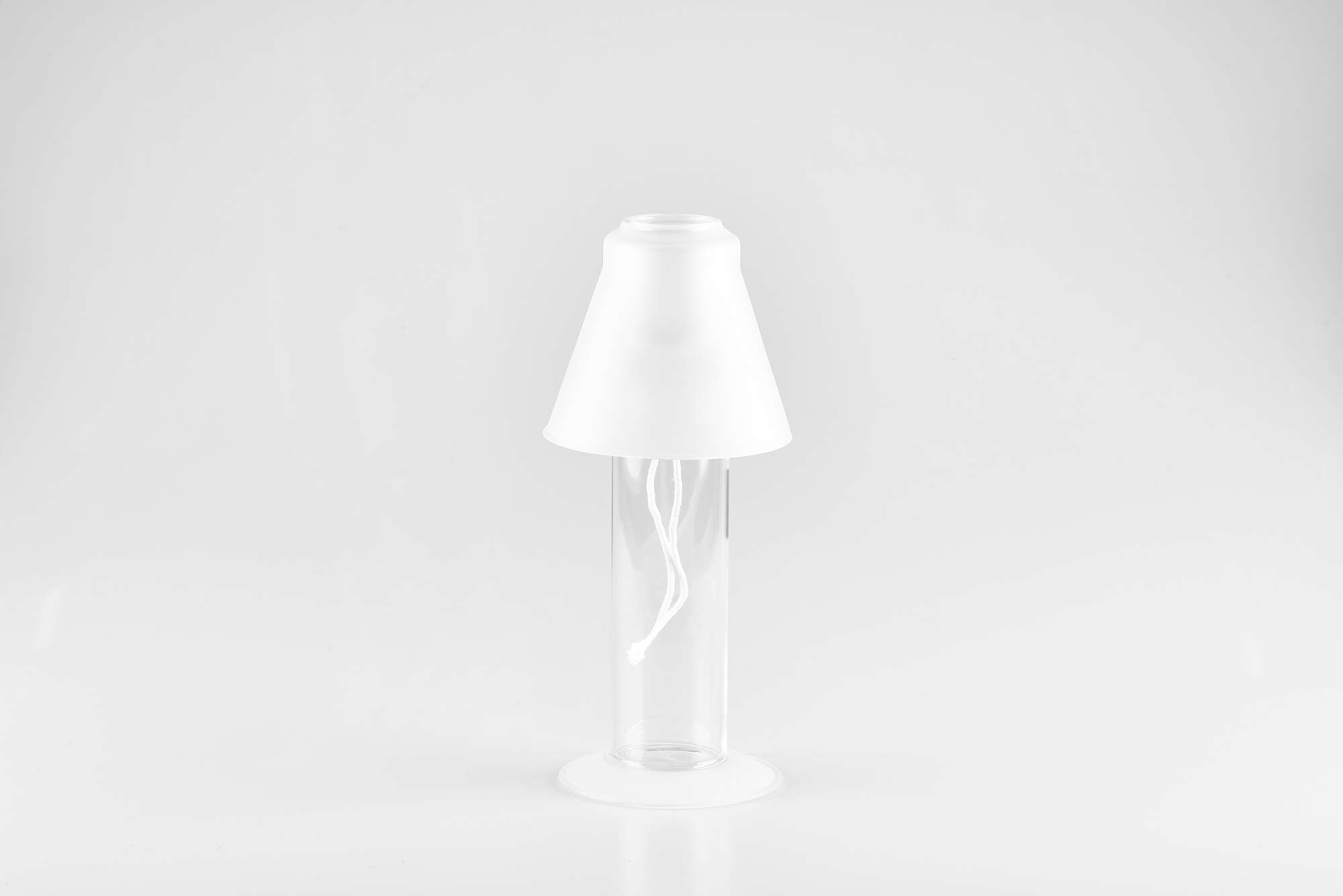 Lampada a cera liquida ed antivento