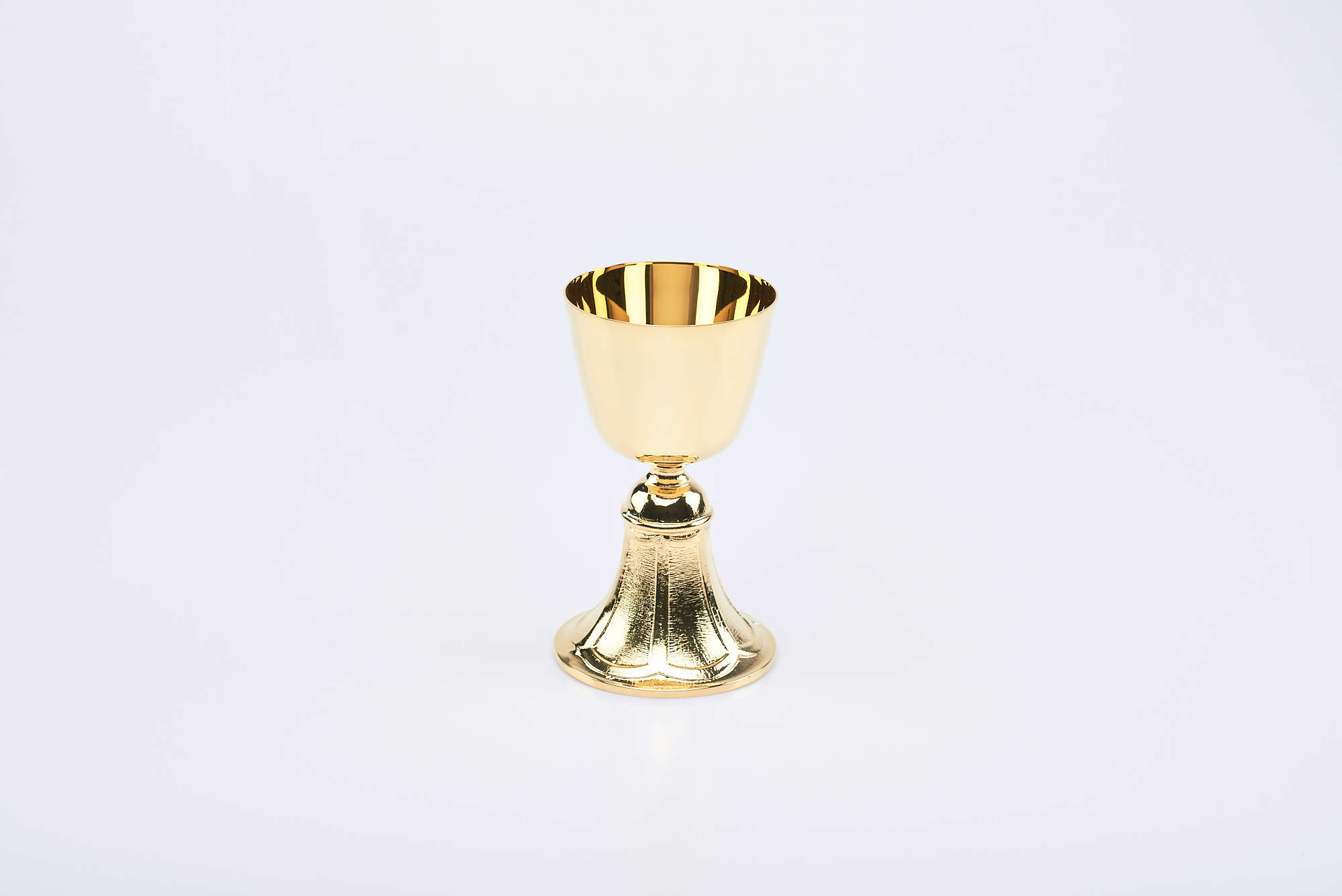 Calice economico con base in fusione e coppa dorata