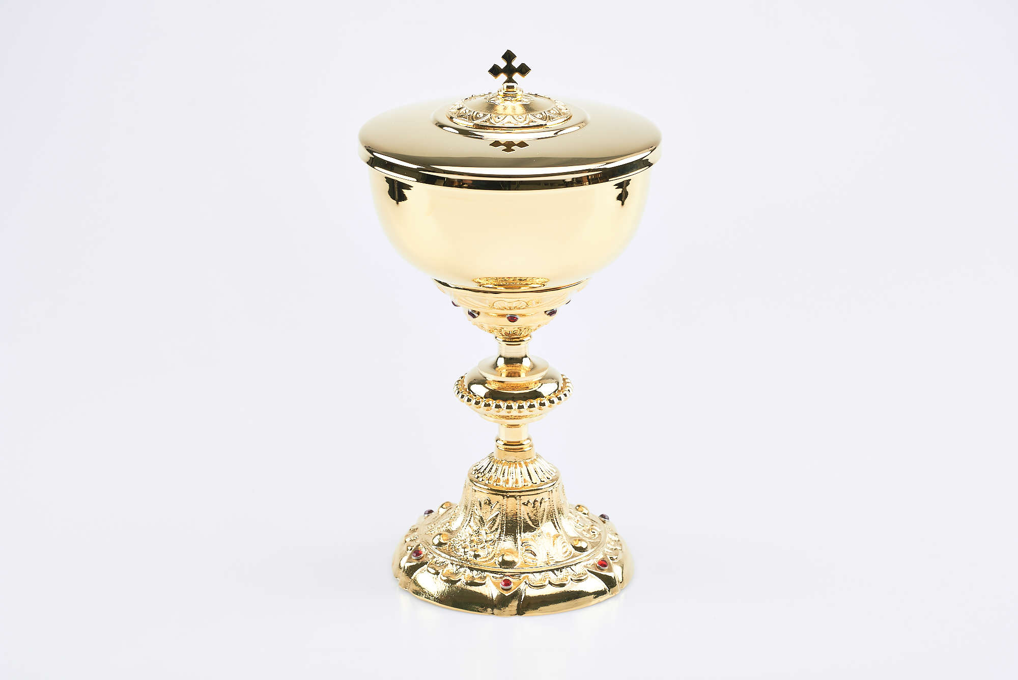 Pisside barocca in fusione dorata con inserti rubino