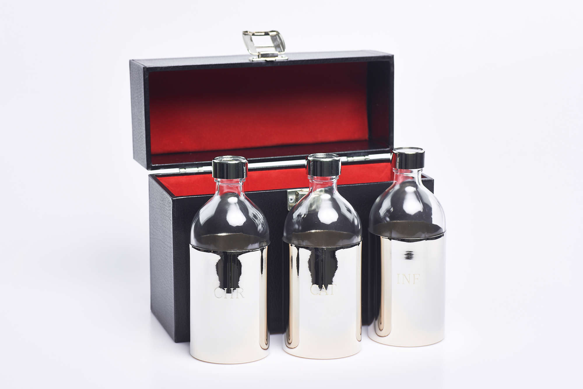 Tre bottiglie corazzate